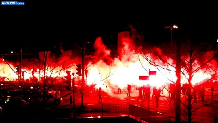 Wspaniała oprawa kibiców Lecha Poznań na 98. rocznicę Powstania Wielkopolskiego