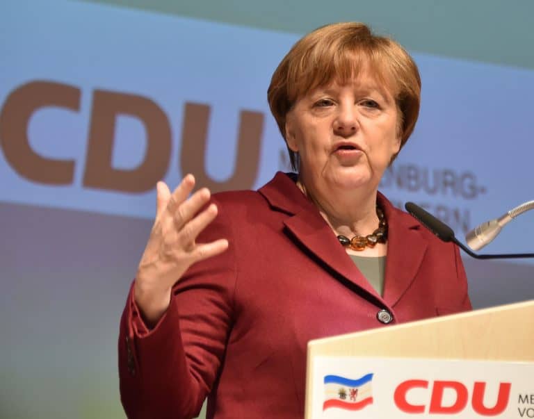 Angela Merkel wygwizdana