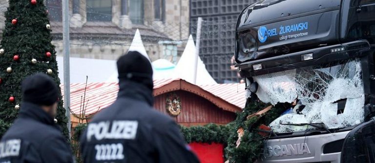 Jeden z zamachowców wciąż pozostaje na wolności