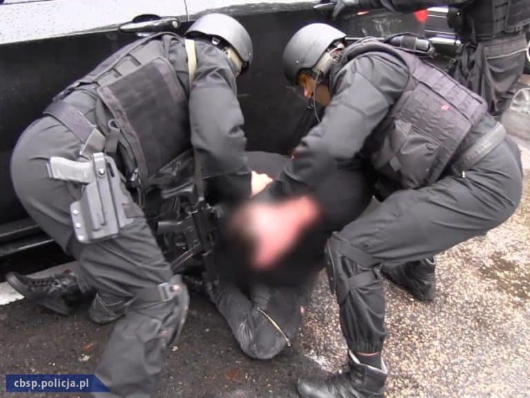 Policjanci CBŚP rozbili międzynarodowy gang złodziei samochodowych