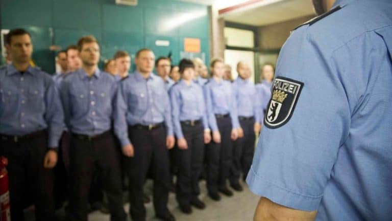 Bójka w niemieckiej szkole policyjnej – bili się Turcy z Arabami