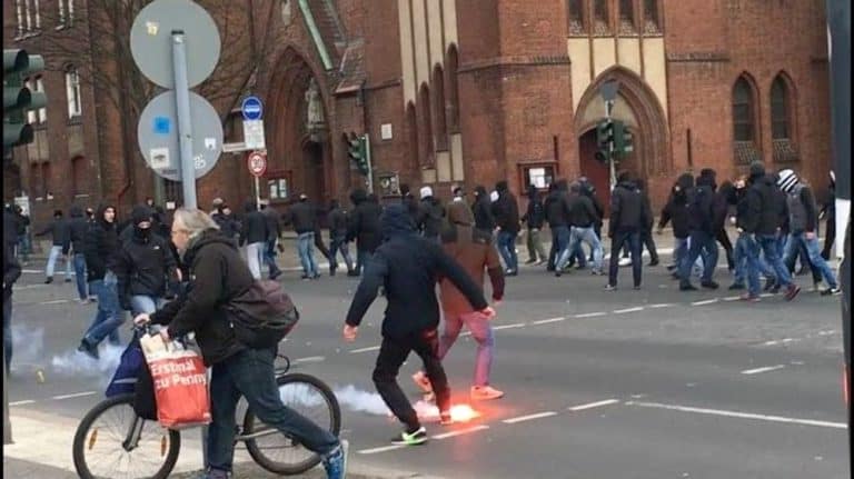 Bitwa kibiców w Berlinie [wideo]