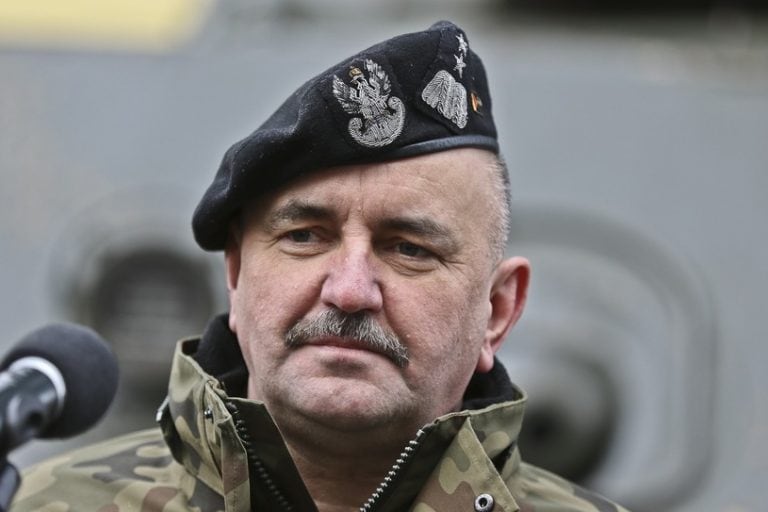 U dowódcy generalnego rodzajów sił zbrojnych gen. Jarosława Miki potwierdzono koronawirusa