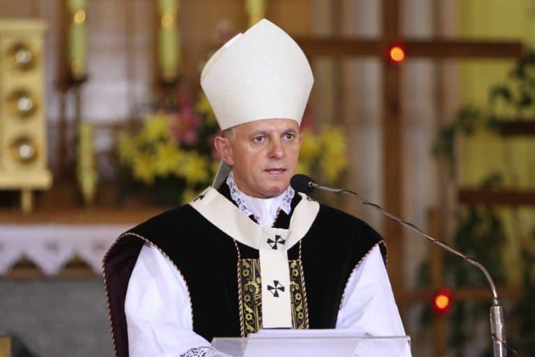 Abp Mokrzycki potępił profanację polskich pomników na Ukrainie