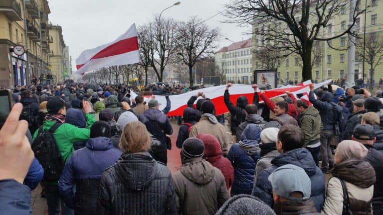 Masowe zatrzymania w Mińsku – zdjęcia, filmy