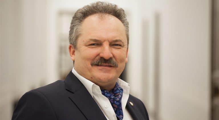 Poseł Marek Jakubiak celnie ripostuje Niesiołowskiego w sprawie ludobójstwa na Wołyniu (VIDEO)