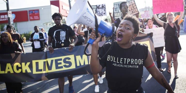 Matka daje nauczkę synowi za uczestniczenie w proteście Black Lives Matter (VIDEO)