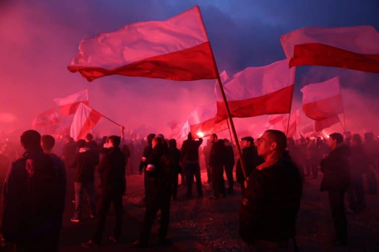 Lewicowi wykładowcy żalą się, że studenci coraz częściej mają poglądy narodowe