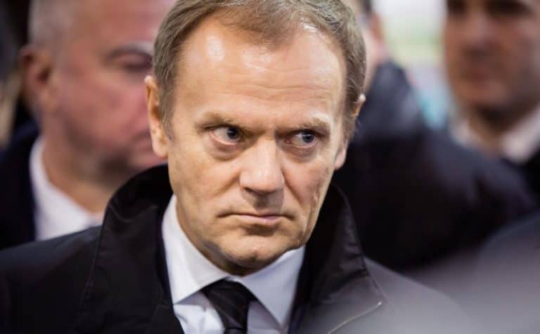 Donald Tusk krytykuje rząd za nowelizację ustawy o IPN: „Polska nie wytrzymała presji z zewnątrz”