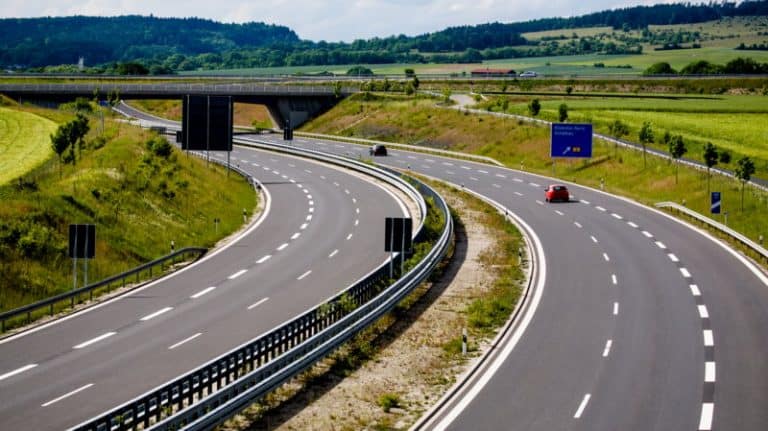 Wprowadzenie zapowiedzianego przez Unię pakietu drogowego uderzy w polskich kierowców