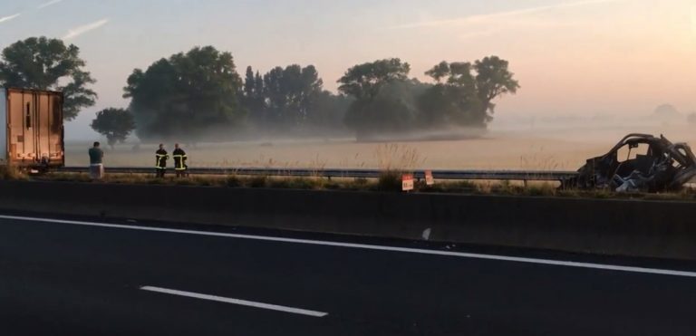 „Koniec taryfy ulgowej dla łamiących prawo uchodźców”- mówi szef francuskiego MSW po wczorajszym wypadku w Calais
