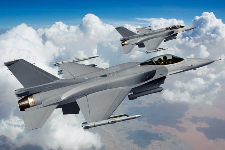 Polskie samoloty F16 przechwyciły samolot z ministrem obrony Federacji Rosyjskiej (VIDEO)