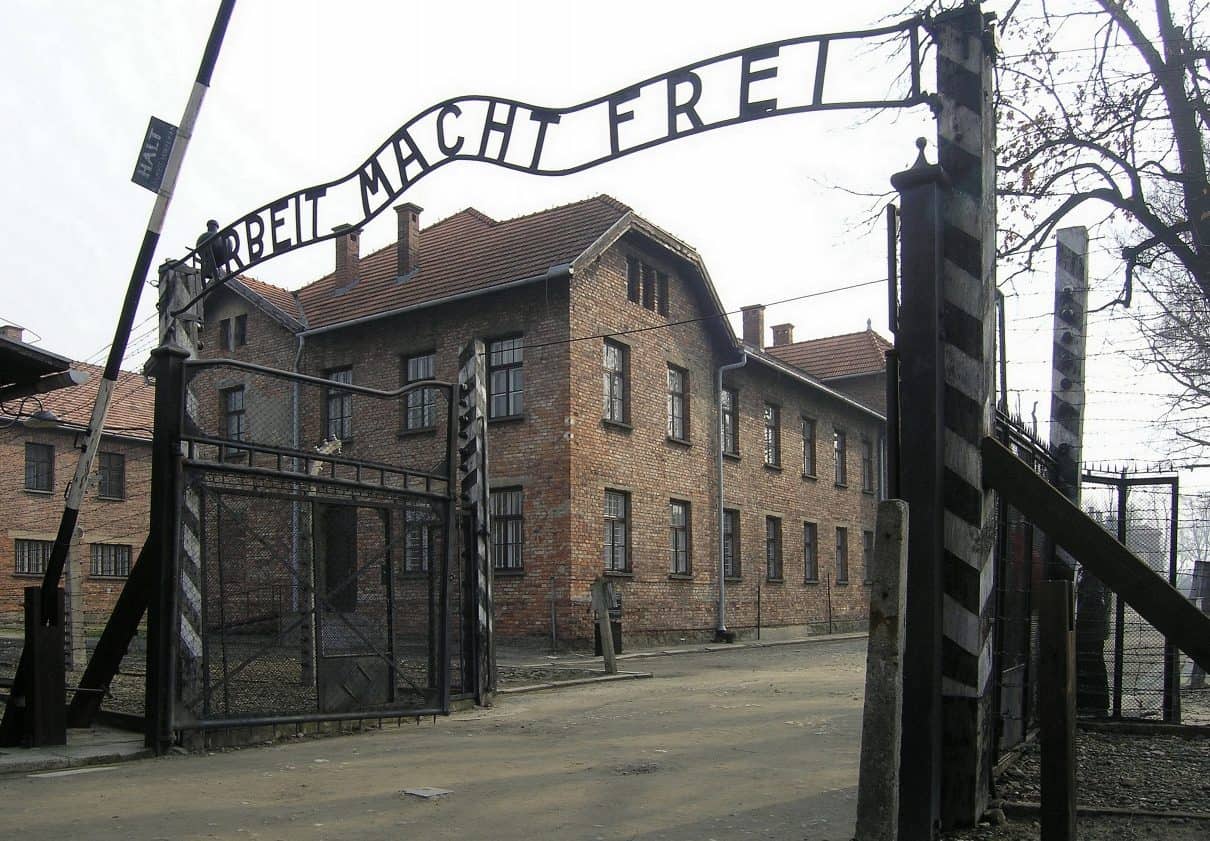 77 lat temu Niemcy dokonali pierwszej egzekucji w KL Auschwitz – rozstrzelano 40 Polaków