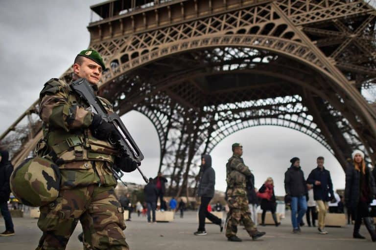 Francja: Paryżanie nie przestrzegają dystansu po zakończeniu kwarantanny