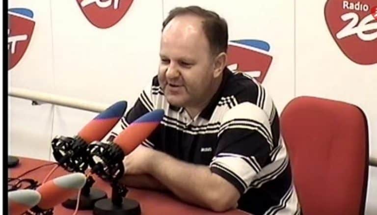 Sowa wśród przyjaciół, czyli o dziwnym księdzu, co to rozdawał karty w polityce