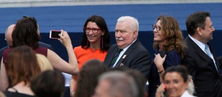 Wałęsa wygwizdany przez tłum na Placu Krasińskich