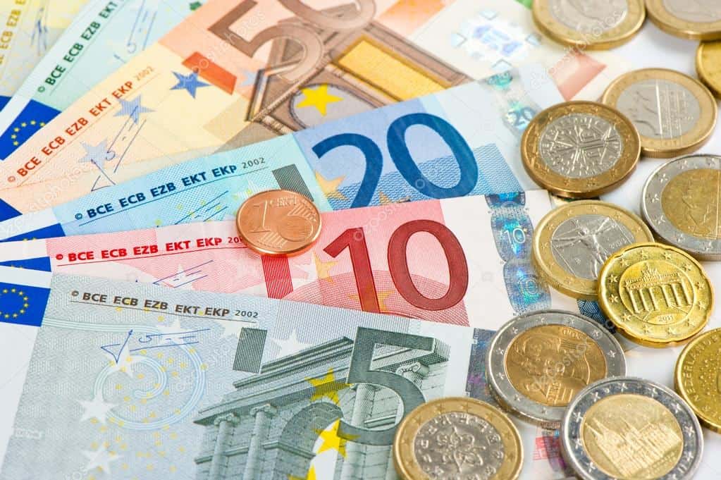 Dwie trzecie Polaków nie chce wprowadzenia euro