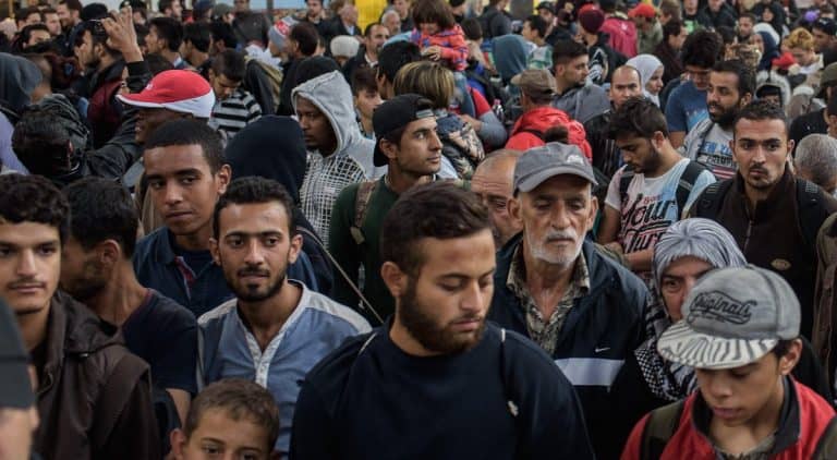 Są dowody na to, że niemiecki Federalny Urząd Migracji i Uchodźców nie sprawdzał tożsamości napływających do Europy „uchodźców”