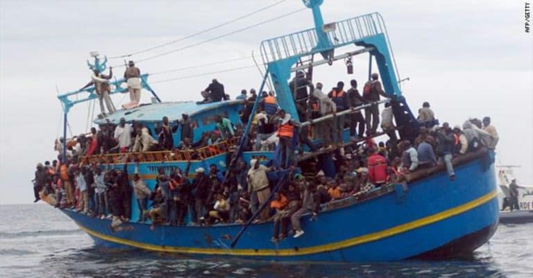 Włosi chcą  zamknięcia portów dla statków przywożących migrantów