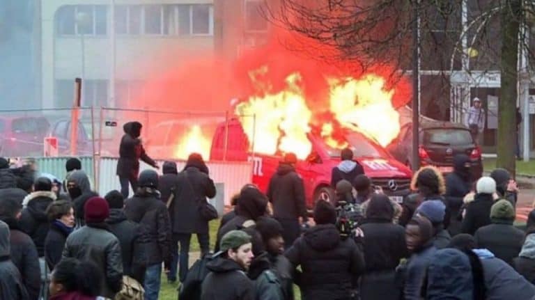 Prawie 900 samochodów spalono podczas zamieszek we Francji