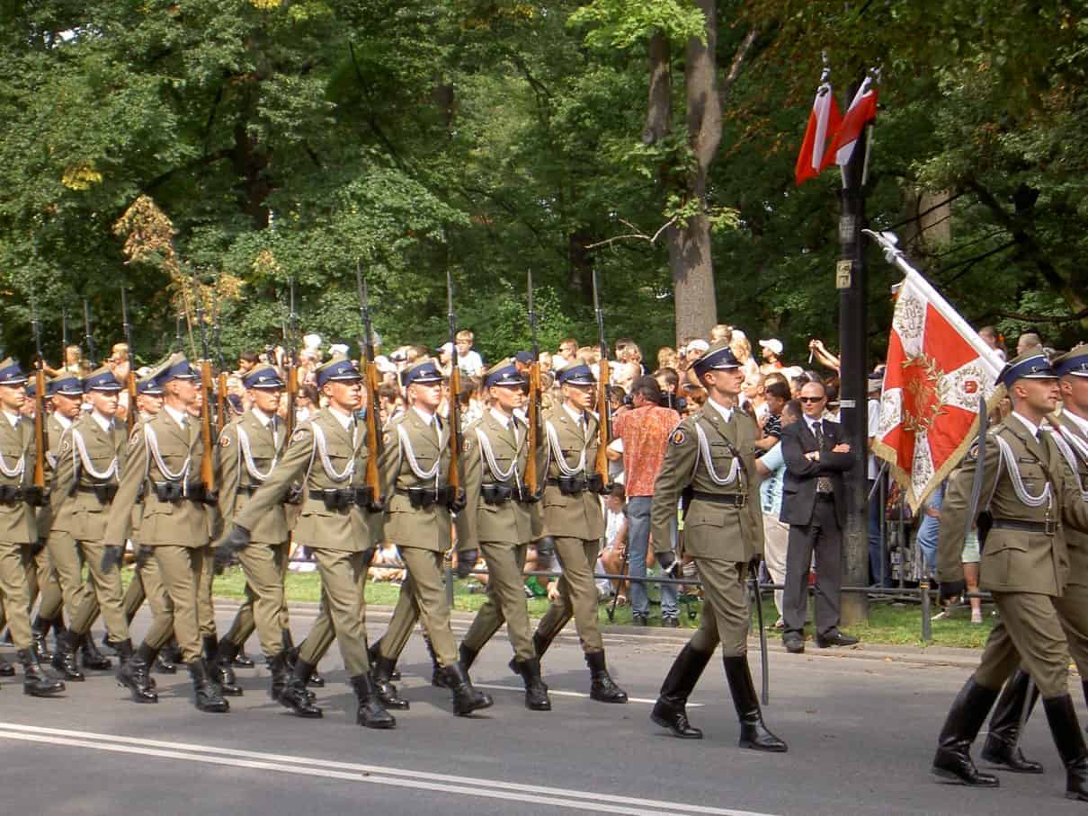 Polskie siły zbrojne mają liczyć 200 tysięcy żołnierzy