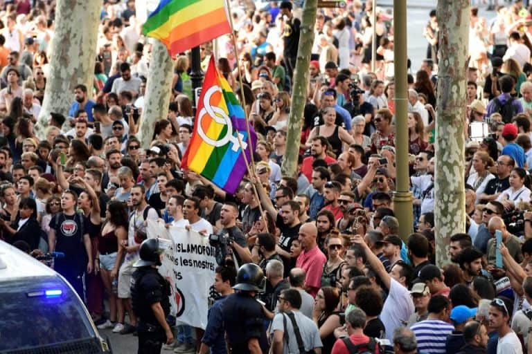 W Barcelonie tysiące ludzi protestowały przeciw… islamofobii /zdjęcia/