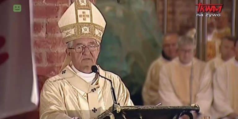 Abp Głódź: „Nas nie trzeba stawiać na baczność przed brukselskimi urzędnikami”