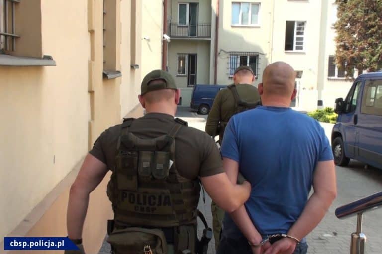 Rozbito zorganizowaną grupę przestępczą wyłudzającą VAT