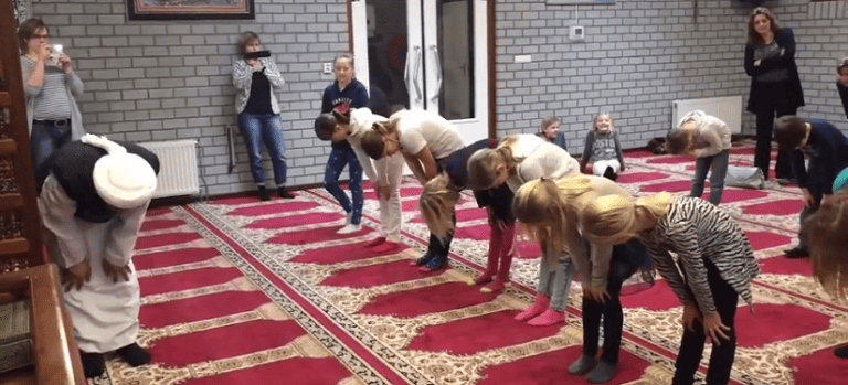 W Holandii „tubylcy” muszą się integrować z imigrantami