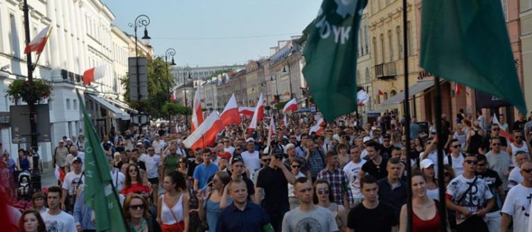 Morze ludzi na Marszu Powstania Warszawskiego, zorganizowanym przez środowiska narodowe