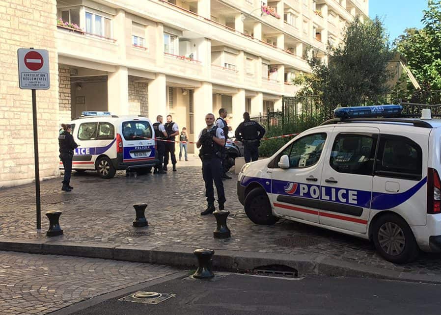 Na przedmieściach Paryża samochód wjechał w żołnierzy