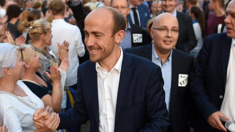 Poseł Budka bije się w cudze piersi