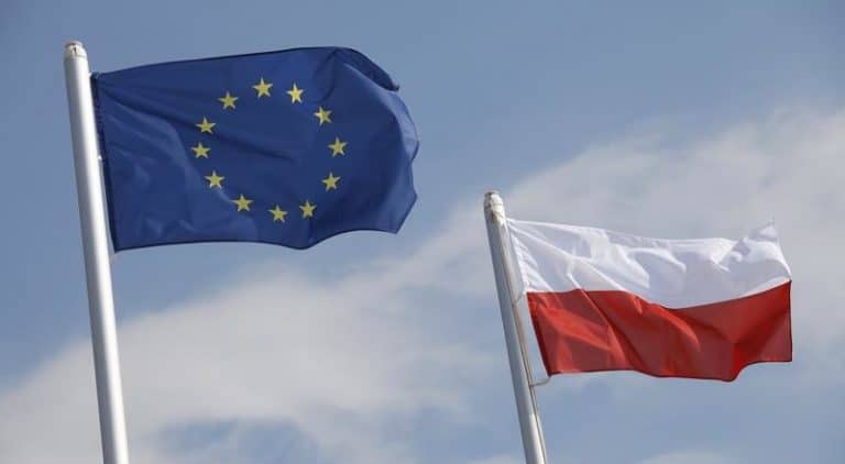Rośnie liczba Polaków, którzy chcą opuszczenia przez nasz kraj Unii Europejskiej