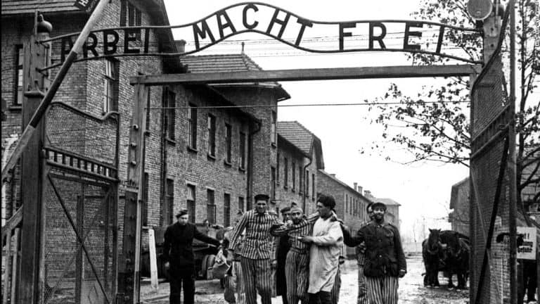 W Niemczech przeprowadzono sondaż według którego 4 na 10 niemieckich uczniów nie ma pojęcia czym było Auschwitz