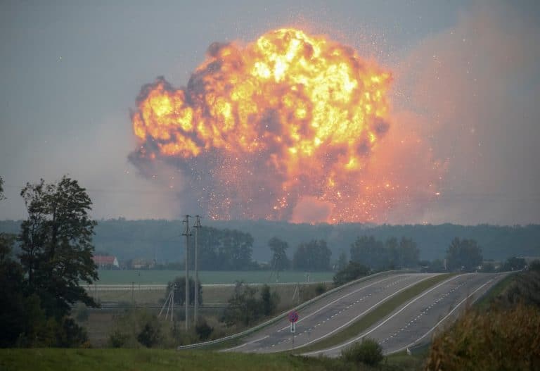 Potężne eksplozja w największym ukraińskim składzie amunicji