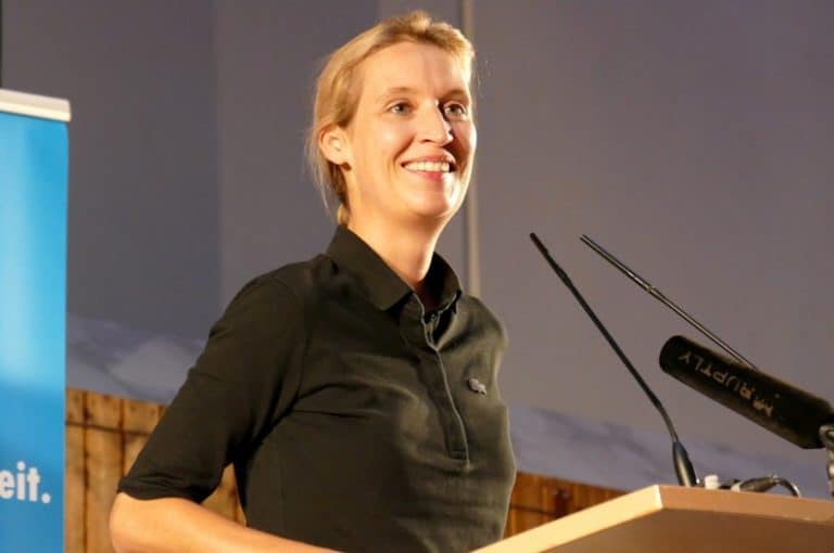 Liderka AfD tuż przed wyborami ogłosiła, że jest lesbijką