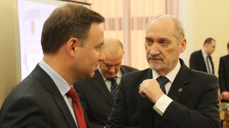 Prezydent Duda zażądał dymisji Antoniego Macierewicza?