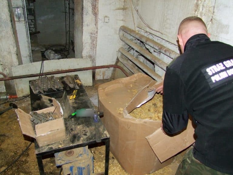 Zlikwidowano nielegalną krajalnię tytoniu /zdjęcia/