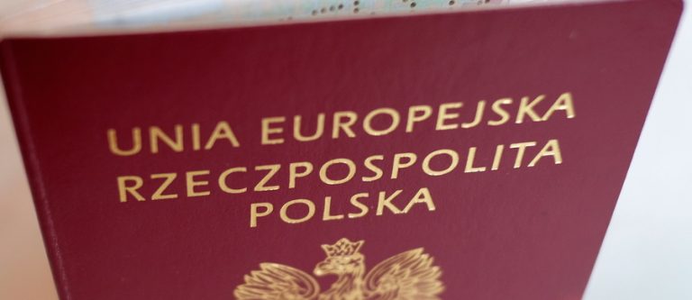 MSWiA wycofa się z wprowadzenia do nowego paszportu motywów Ostrej Bramy i Cmentarza Orląt Lwowskich?