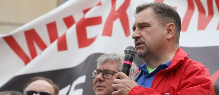 „Solidarność” protestowała w Warszawie przeciwko wtrącaniu się eurokratów w sprawy Polski /film/