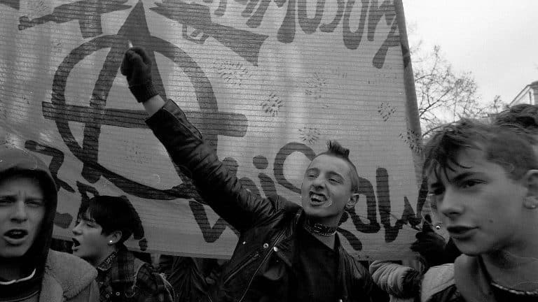 W Hamburgu anarchiści zaatakowali muzułmanów. Spłonął samochód
