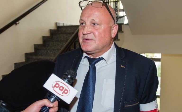 Piotr Rybak oskarżony o spalenie kukły Żyda nie pójdzie do więzienia (VIDEO)