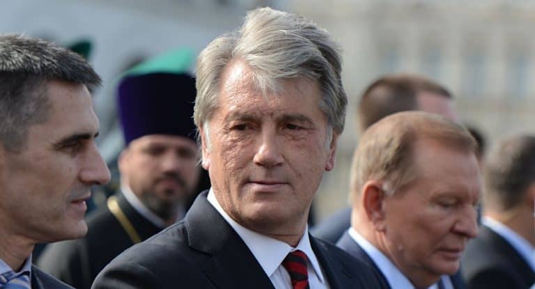 Juszczenko poucza nas i porównuje UPA do AK
