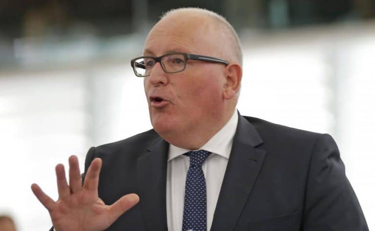 Timmermans wystosował list, w którym broni muzułmanów przed… Europejczykami