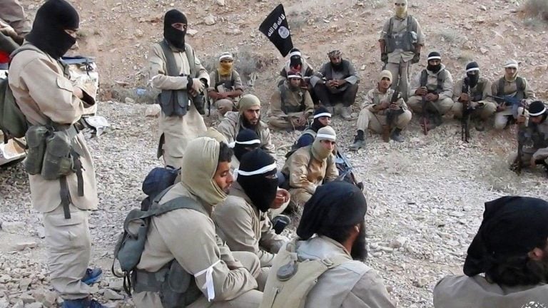 Syryjskie wojska rządowe okrążyły zgrupowanie ISIS w mieście Al-Karjatajn