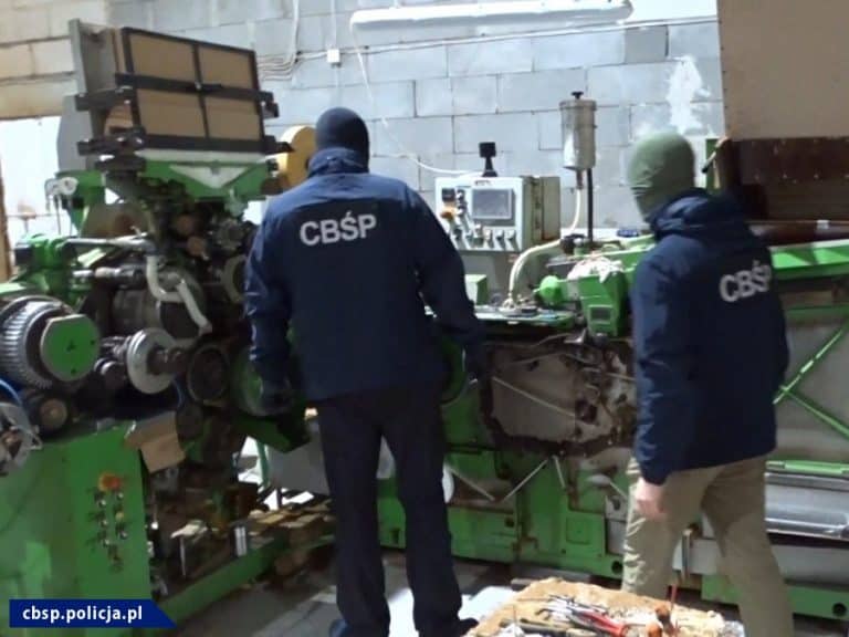 Zlikwidowano nielegalną fabrykę papierosów i zlikwidowano zorganizowaną grupę przestępczą