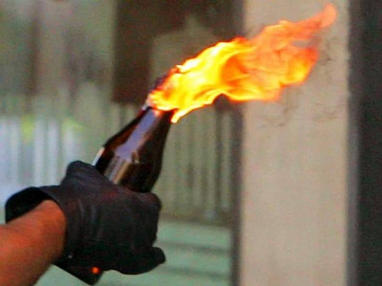 W Szubinie w województwie kujawsko-pomorskim komisariat policji został obrzucony koktajlami Mołotowa