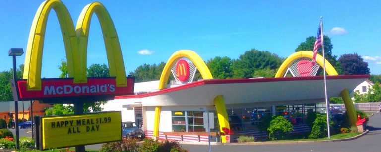 Brazylia: Kartel narkotykowy ostrzelał Macdonalda, gdyż obsługa odmówiła wydania darmowych kanapek (VIDEO)
