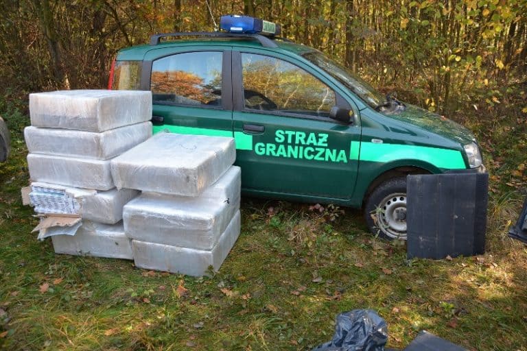 Przy pomocy motolotni przemycał papierosy