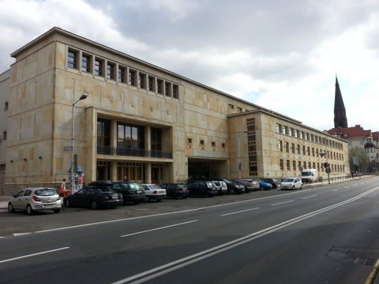 Pałac w cieniu socrealizmu